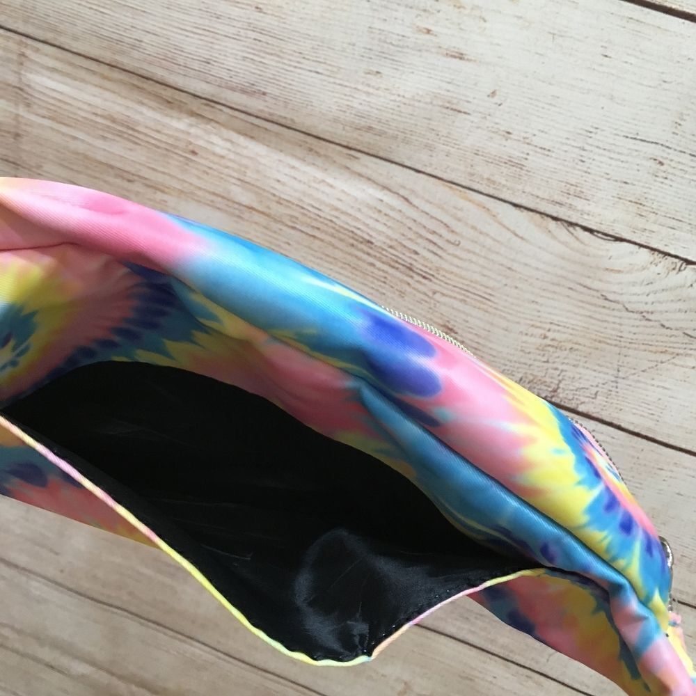 ‎NEW WITH TAGS TIE DYE FANNY PACK - Picture 5 of 8